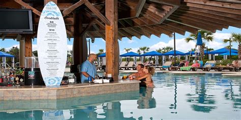 Discover the 10 best hotel restaurants, bars and pools in the US.